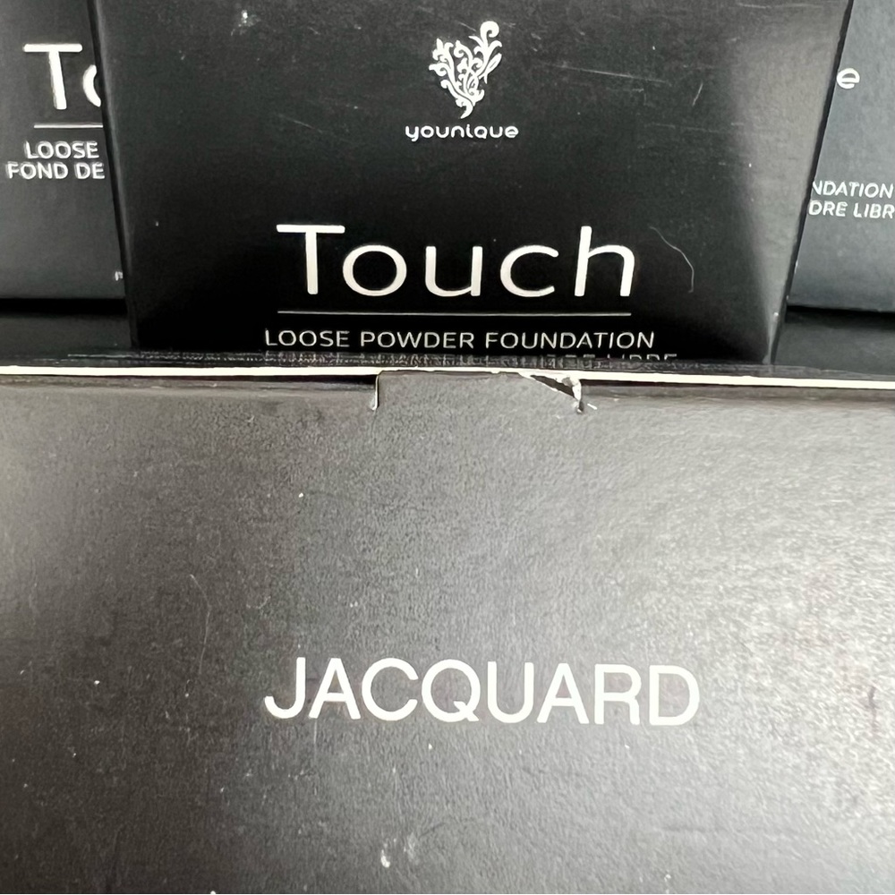 Younique Touch Loose Powder Foundation